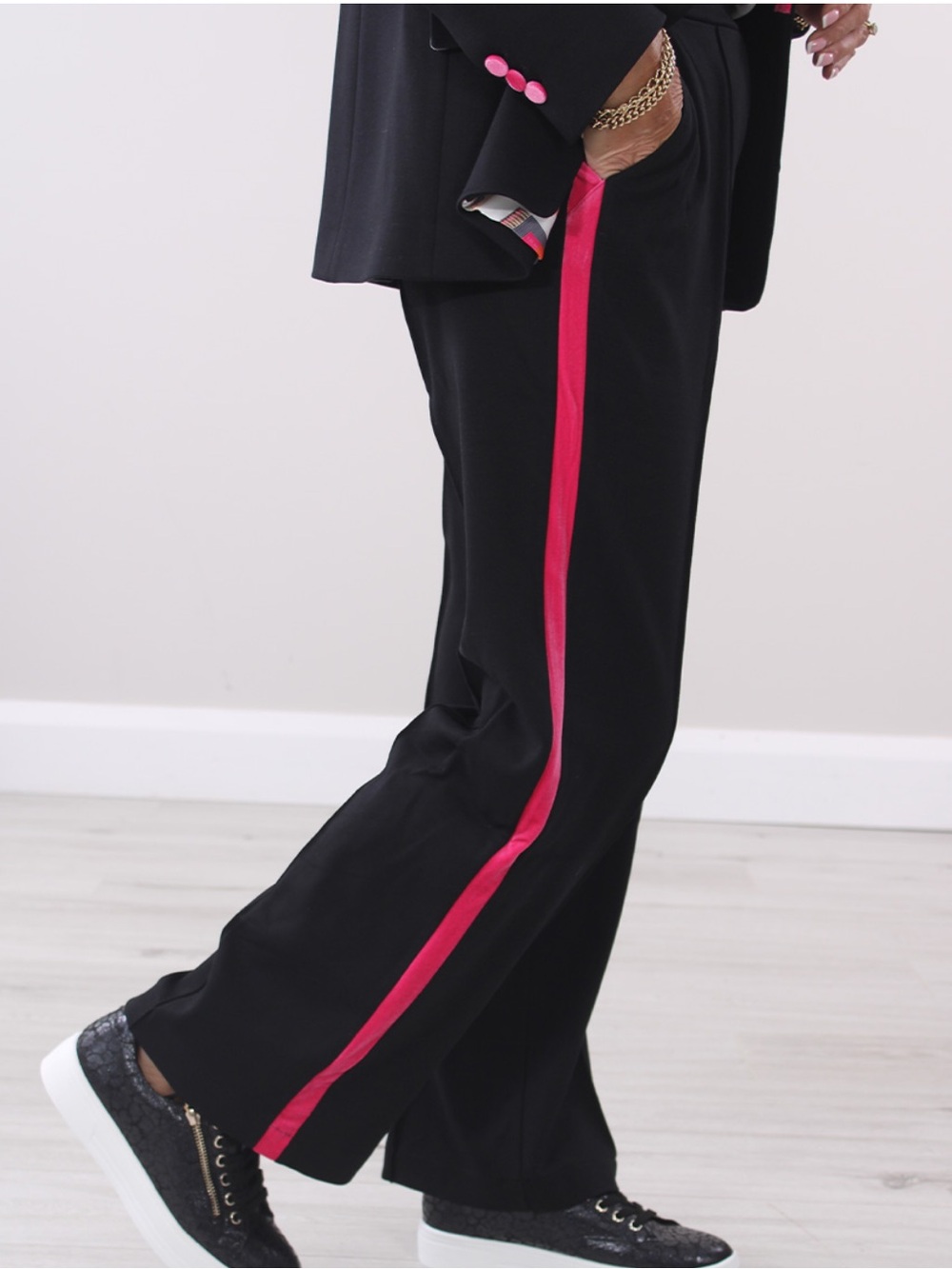 NWT Vilagallo Black Wide-Leg Pants with Pink Side Stripe Sz 38